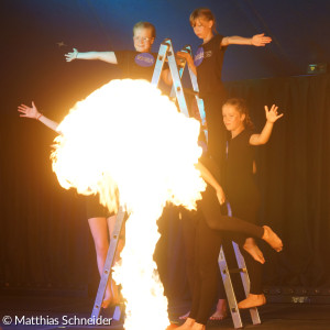 Sie heizten dem Publikum so richtig ein: die Akrobatinnen des Zirkus „FUN-tasia“. 