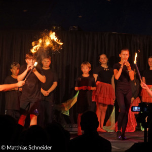 Feuerspuckende Drachen gab es bei der Vorstellung des Zirkus „FUN-tasia“ ebenfalls zu bewundern. 